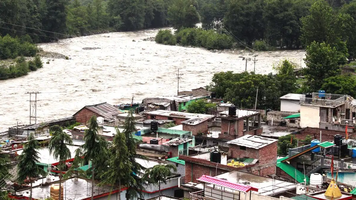 हिमाचल में भारी बारिश से अब तक 109 मौतें, ₹818 करोड़ का नुकसान; बिहार में आकाशीय बिजली से 20 की मौत, अमरनाथ यात्रा रोकी गई