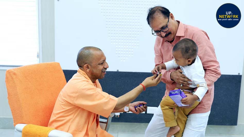 मां-बाप की मौत से टूटी ज़िंदगी, सीएम योगी की मदद से तीन मासूमों को मिला नया सहारा