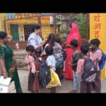 UP में कांवड़ियों के लिए अनोखा सम्मान, हेलीकॉप्टर से हुई पुष्पवर्षा