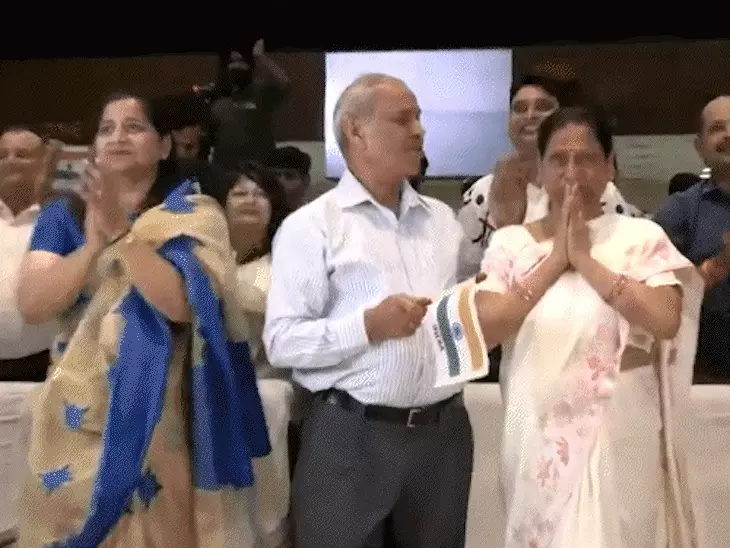 18 दिन बाद धरती पर लौटे शुभांशु शुक्ला, ड्रैगन कैप्सूल से बाहर आते ही सामने आई पहली तस्वीर