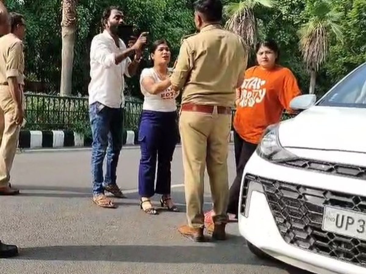 लखनऊ में नशे में युवकों का हंगामा: पुलिस को कहा ‘हफ्ता लेते हो’ – कार सीज की