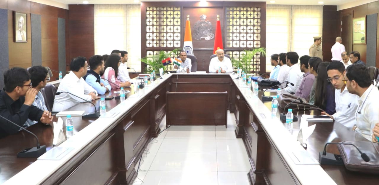 UP DGP से IAS अधिकारियों ने की अहम मुलाकात, कई मुद्दों पर हुई चर्चा