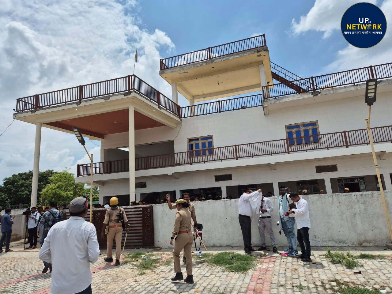 बलरामपुर में छांगुर बाबा के भतीजे का घर ध्वस्त