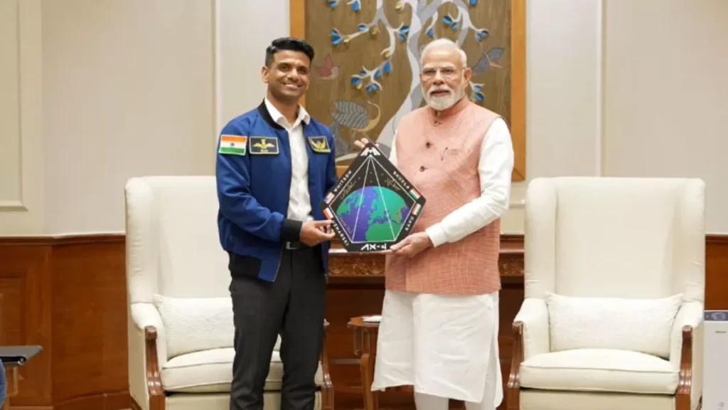 PM मोदी को शुभांशु शुक्ला ने अंतरिक्ष की तस्वीरें दिखाते हुए खास तोहफा दिया