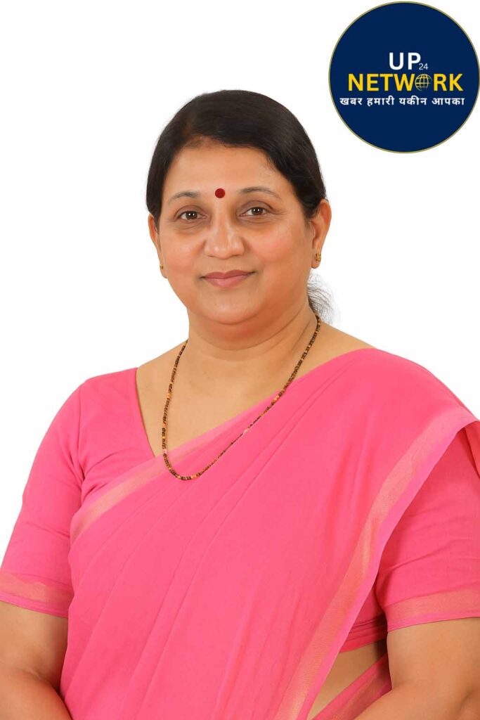लखनऊ नगर निगम की कार्यकारिणी उपाध्यक्ष चरणजीत जल निकासी और सड़क-स्ट्रीट लाइट मुद्दे पर चर्चा करती हुई