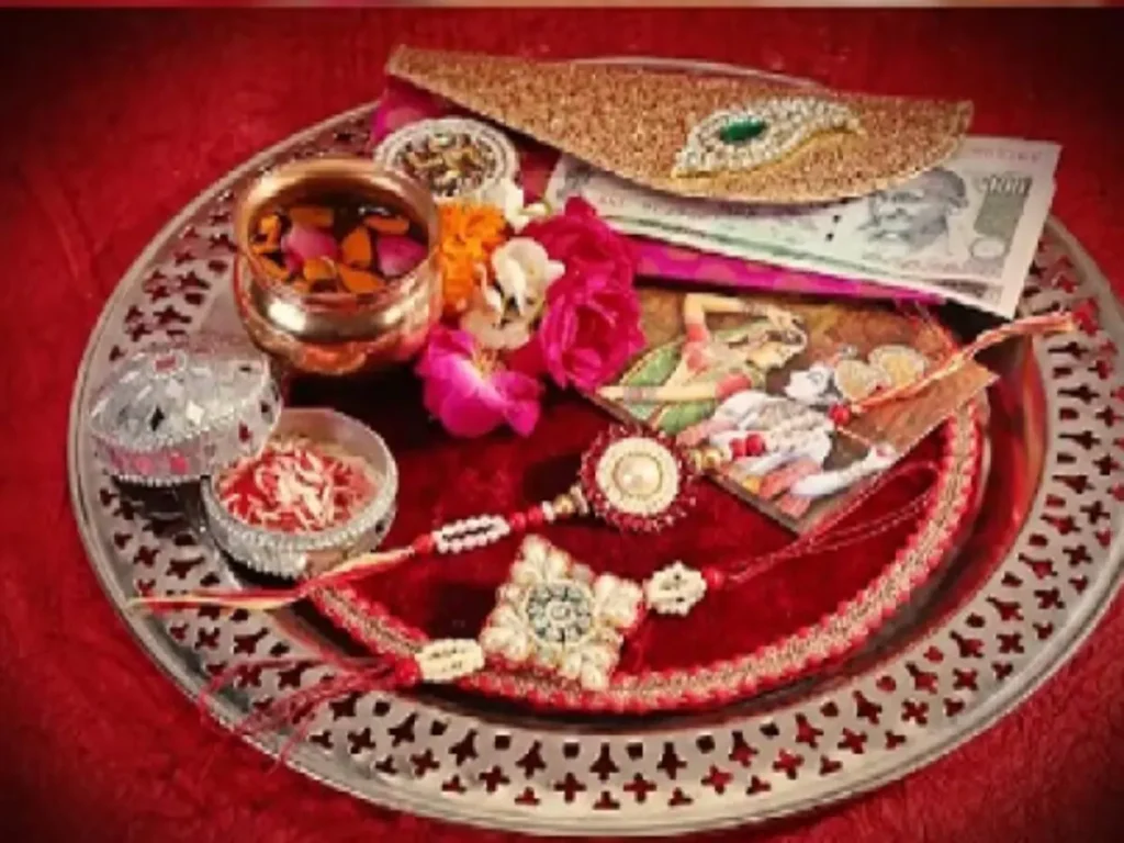 Raksha Bandhan 2025 पर राखी थाली में रखी गई पूजा सामग्री की तस्वीर