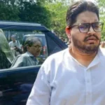 लखनऊ बारिश में डूबा गोमती नगर, घरों में सीवर का पानी भरा