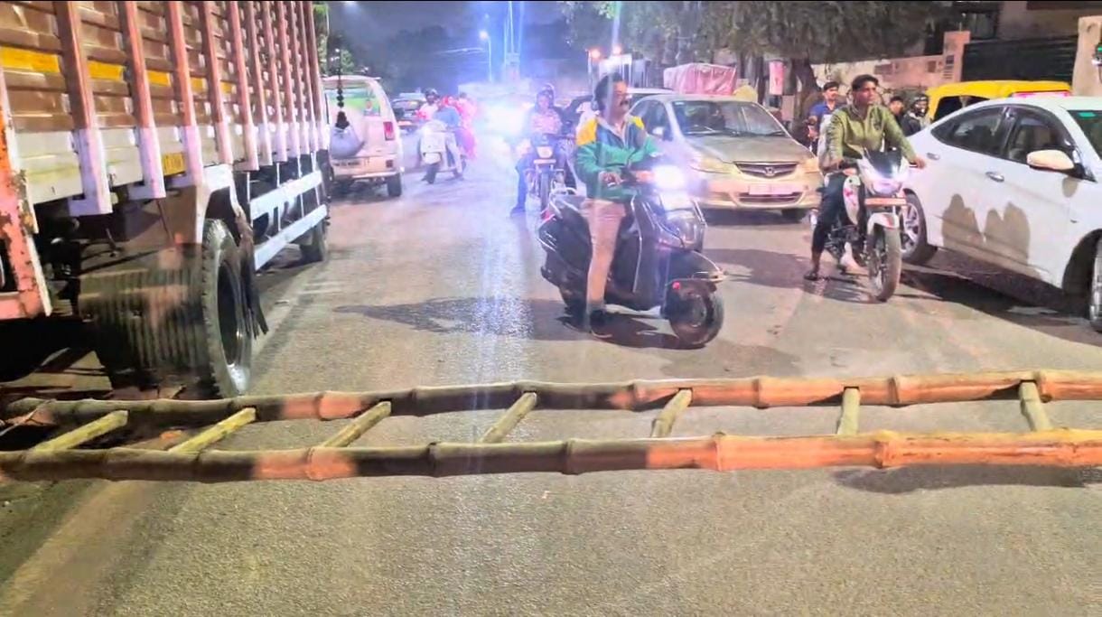 लखनऊ में 48 घंटे बिजली बंद, 50 हजार लोग हुए बेहाल