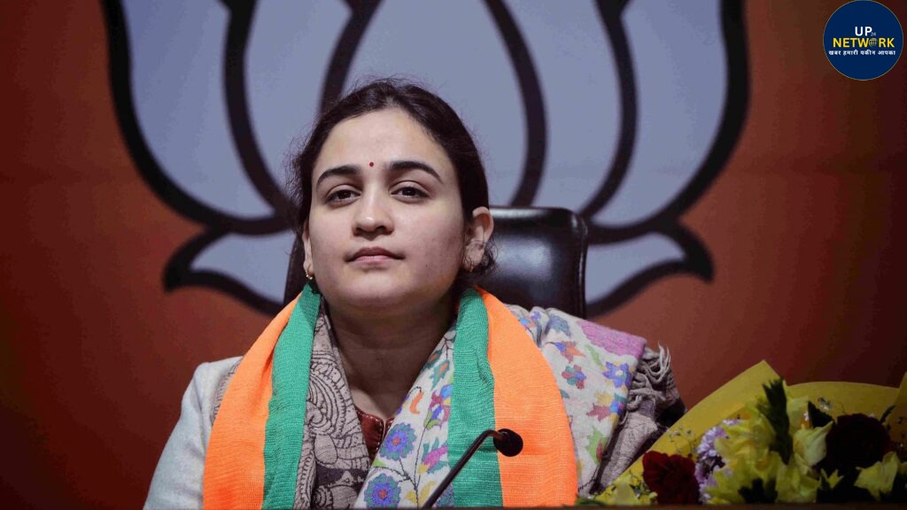 Lucknow Land Scam: अपर्णा यादव की मां समेत 5 पर FIR
