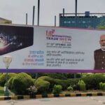 बीएसए प्रकरण: विधायक आशा मौर्या ने स्कूल का ताला तोड़ा