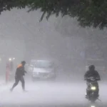 लखनऊ बारिश अलर्ट: नाले में बहे बच्चे की 21 घंटे से तलाश