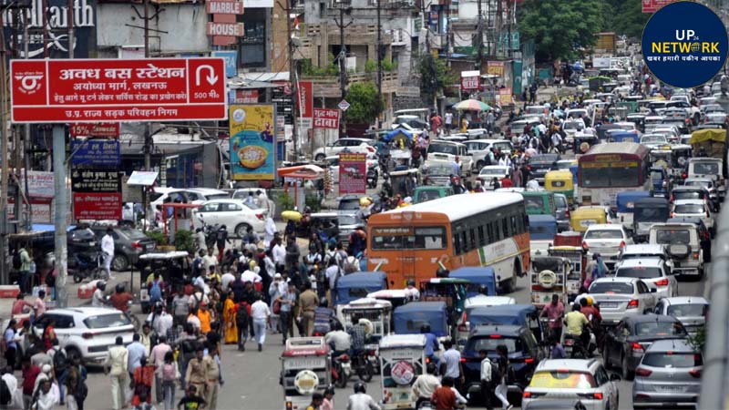 Lucknow News: त्योहारी भीड़ में जाम से जूझते वाहन