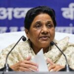 लखनऊ प्रदर्शन में आशा बहुओं का विरोध, बोलीं- जीना मुश्किल है