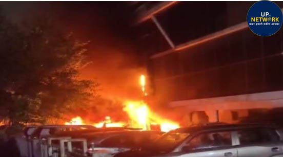 Lucknow News: कार सर्विस सेंटर में भीषण आग, 6 गाड़ियां जलीं