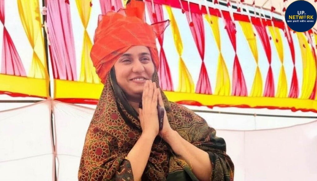 सहारनपुर PDA चौपाल में इकरा हसन को गुर्जर समाज ने पहनाई भगवा पगड़ी