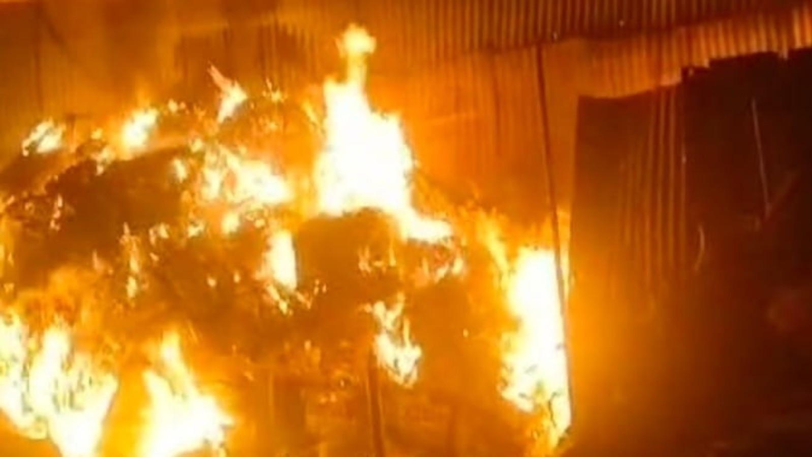 Lucknow Fire: प्रोविजन स्टोर में आग, दमकल ने जल्द पाया काबू