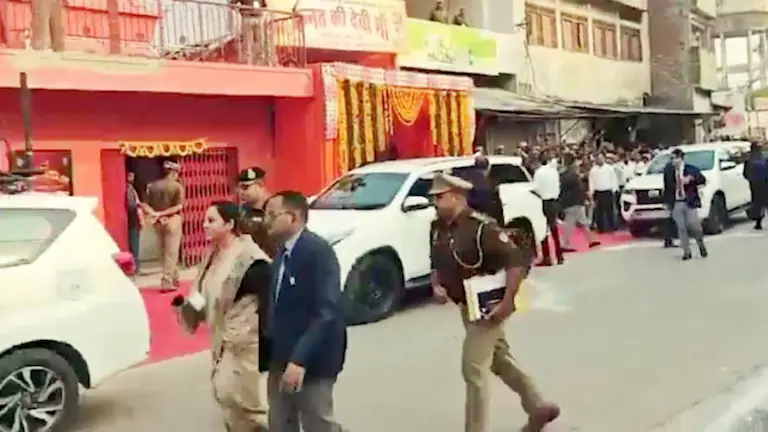 CM योगी दौरे से पहले बस्ती में DM-SP की हलचल बढ़ी