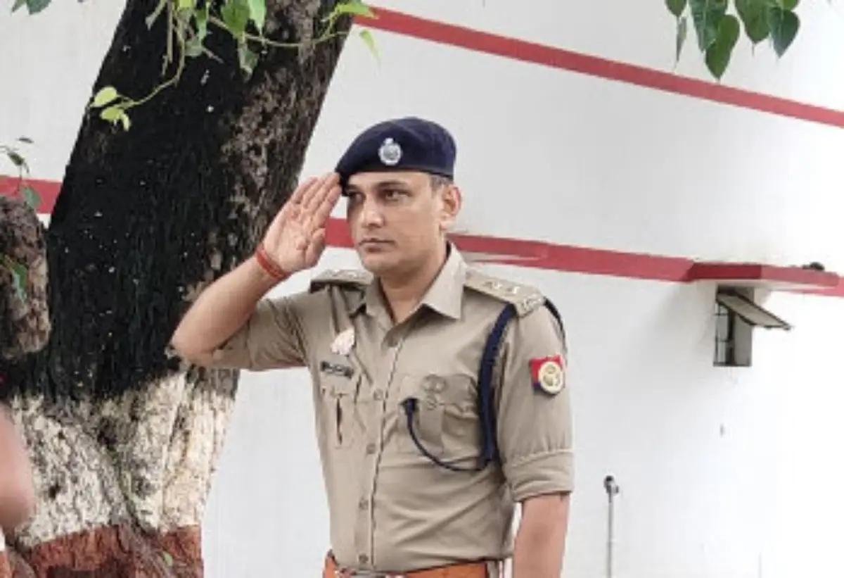 धाकड़ IPS ने तोड़ा अतीक नेटवर्क, 22 घंटे नोट गिने