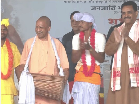 लखनऊ: CM योगी ने जनजाति उत्सव का उद्घाटन किया