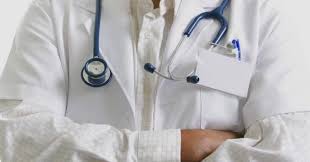 UP Health Dept: बाहर की दवा लिखने पर डॉक्टर सस्पेंड होंगे