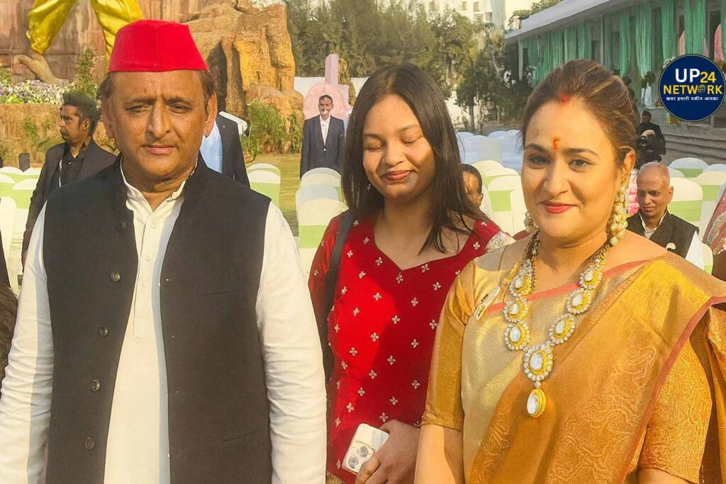 सैफई शादी में अपर्णा संग दिखे अखिलेश, नेता पहुंचे