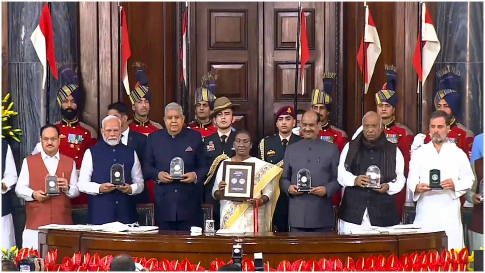 Constitution Day: संसद में समारोह, राष्ट्रपति ने प्रस्तावना पढ़ी