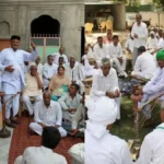 Lucknow News: बांग्लादेश PM के खिलाफ प्रदर्शन, झंडा कुचला