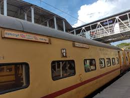 Lucknow Railway News: VIP ट्रेनें घंटों लेट, मरीज परेशान