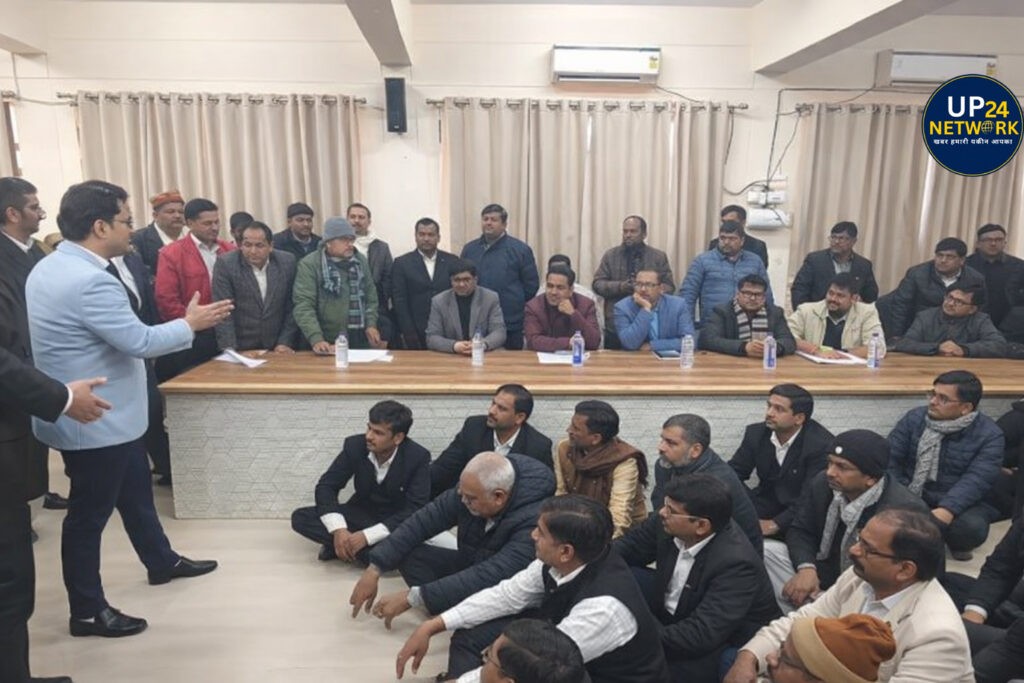 लखनऊ सरोजनी नगर तहसील में अधिवक्ताओं का धरना