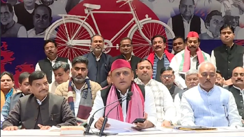 Codeine Syrup Case: अखिलेश बोले- सरकार सच्चाई छिपा रही