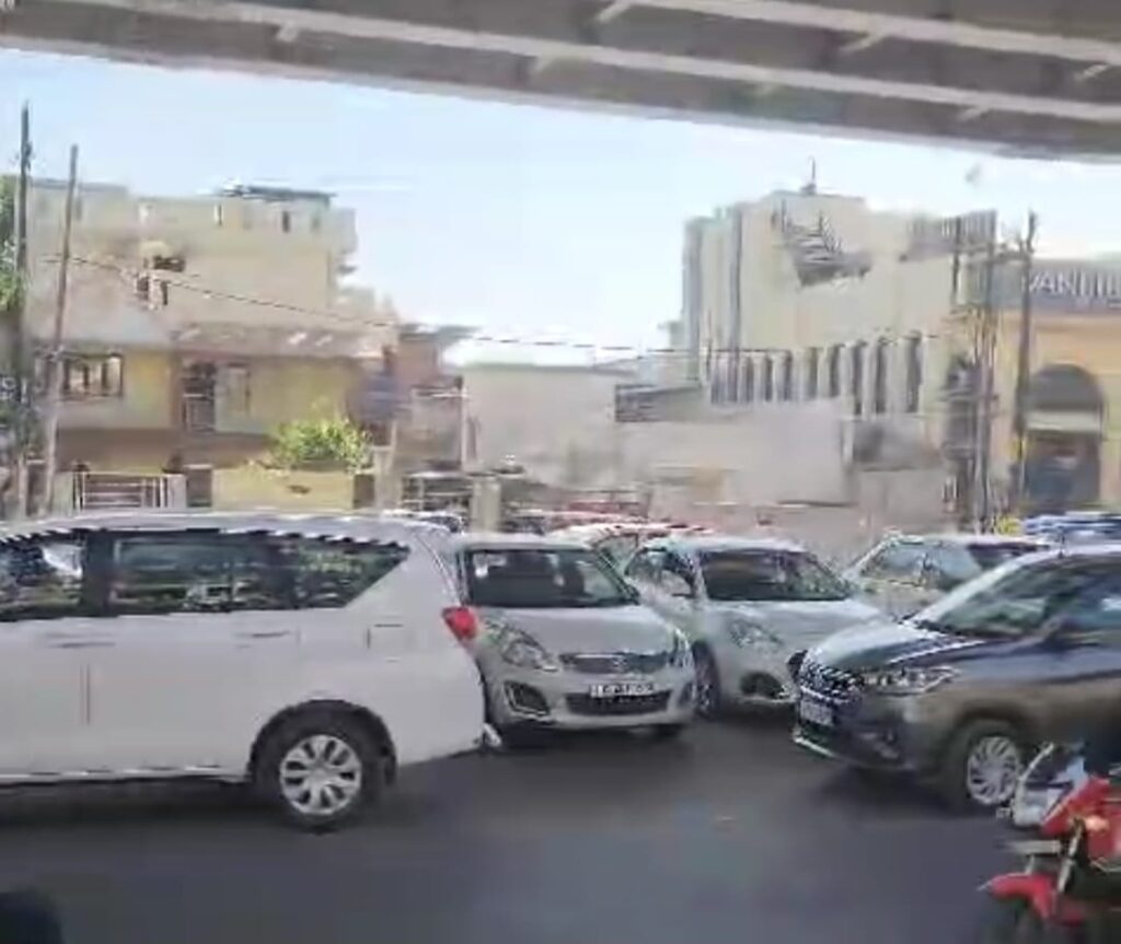 लखनऊ: मुंशी पुलिया–पॉलिटेक्निक रोड जाम