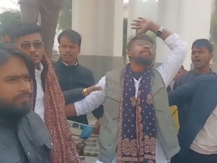 Lucknow University Protest: ‘जय भीम’ नारे, रोहित वेमुला