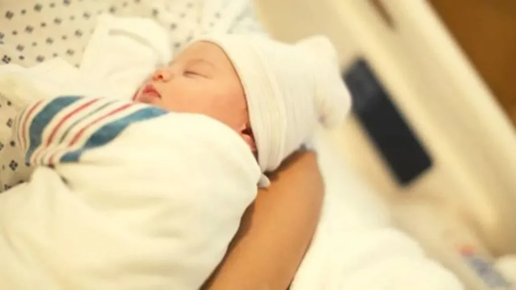 40 साल बाद बेटी का जन्म, DJ और कारों के काफिले से जश्न