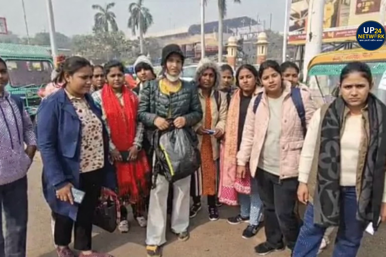 Lucknow ANM Exam Protest: सिलेबस से बाहर सवाल