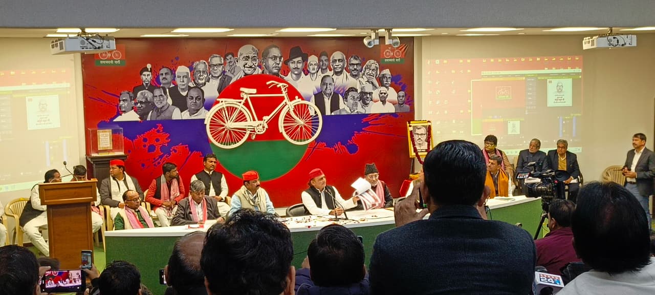 UP Politics: अखिलेश का SIR पर तंज, BJP पर हमला