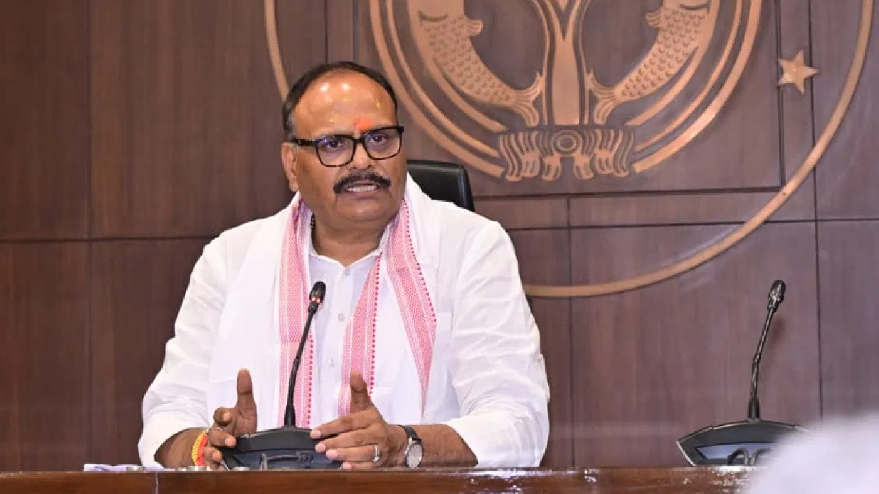 UP Politics: ब्रजेश पाठक का सपा पर बड़ा बयान