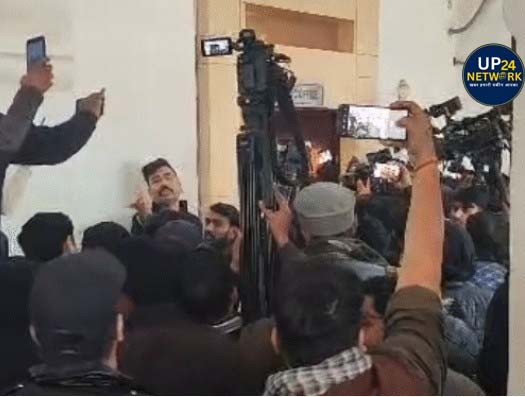 लखनऊ के KGMU में अपर्णा समर्थकों का हंगामा, VC चैंबर