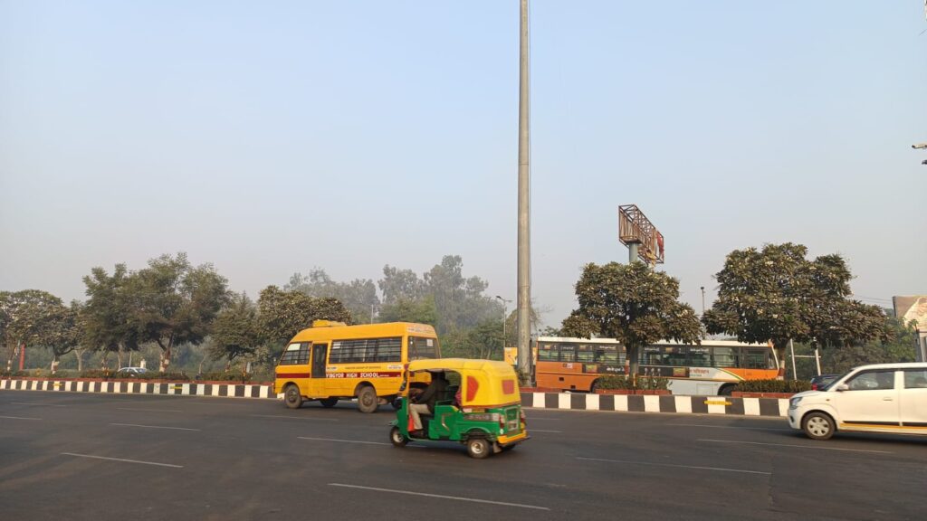 Lucknow Weather Today: गुनगुनी धूप, 18 को हल्की बारिश
