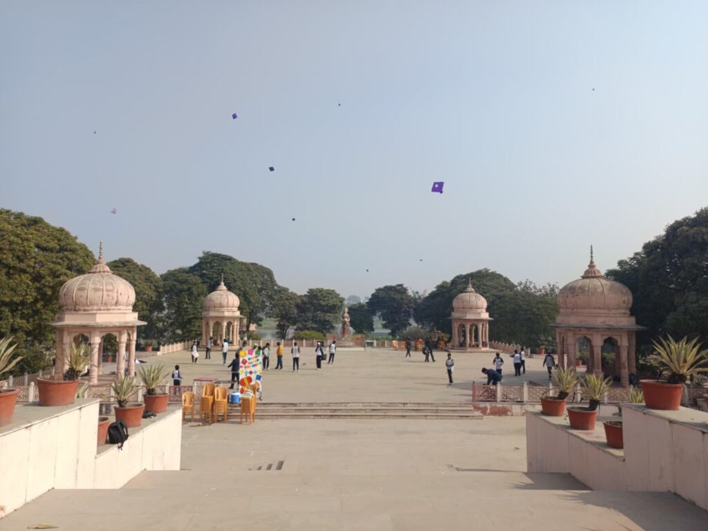 Lucknow Makar Sankranti: कुड़िया घाट पर पतंग व भंडारे