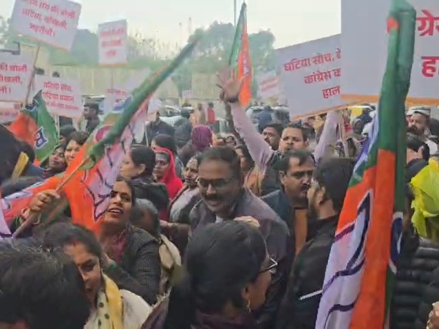 Lucknow News: कांग्रेस अध्यक्ष का पुतला दहन