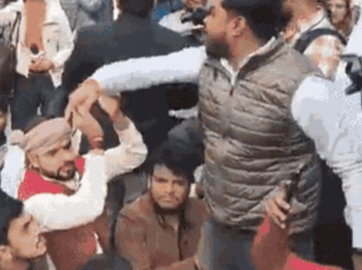 Lucknow University में UGC नियमों पर छात्र प्रदर्शन