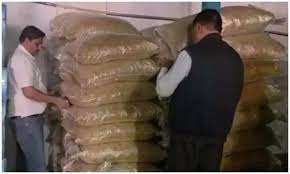 लखनऊ में FSDA कार्रवाई, 41 लाख का सड़ा खजूर जब्त