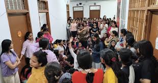 Lucknow University: मेस फूड से छात्रा बेहोश, प्रदर्शन