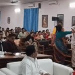 UGC के खिलाफ प्रदर्शन: लखनऊ में पुलिस से धक्का-मुक्की