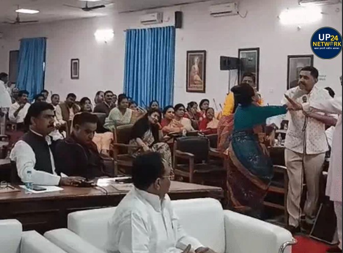 Lucknow: नगर निगम सदन में BJP Walkout, कांग्रेस का विरोध