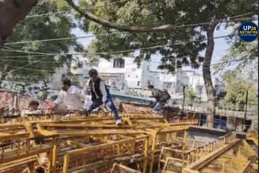 Lucknow Protest: RAF से भिड़े कांग्रेसी, 300 हाउस अरेस्ट