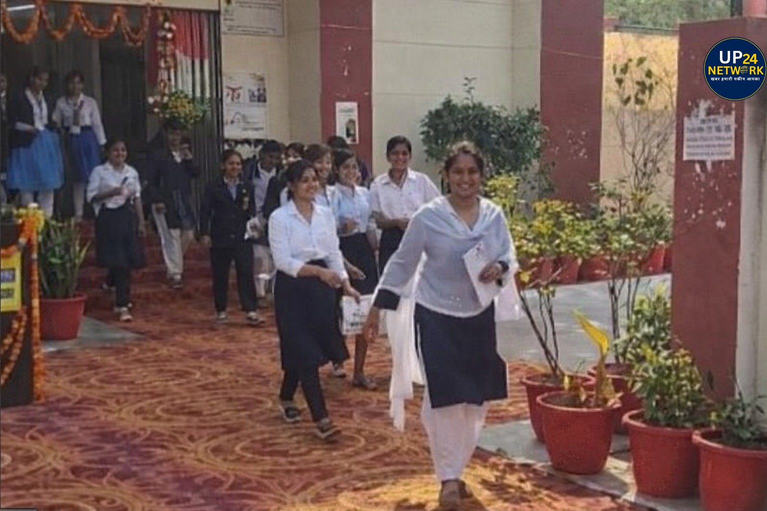 लखनऊ में यूपी बोर्ड परीक्षा 2026: 121 केंद्रों पर पहली पाली संपन्न