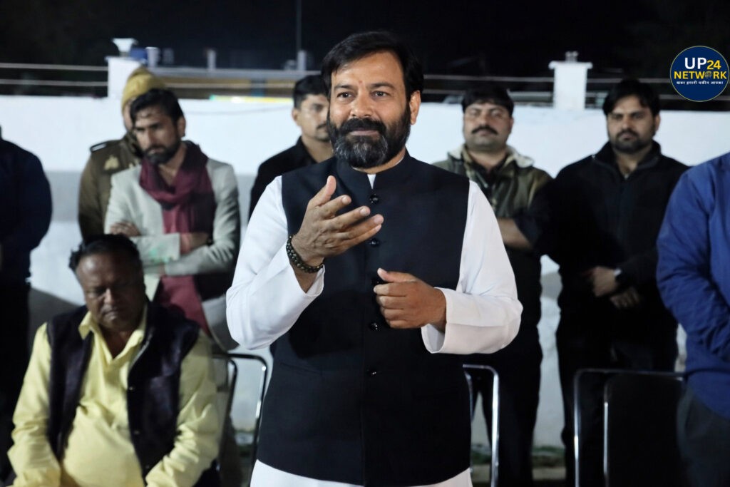 UP Politics: महोबा में BJP विधायक का अफसरों पर बयान