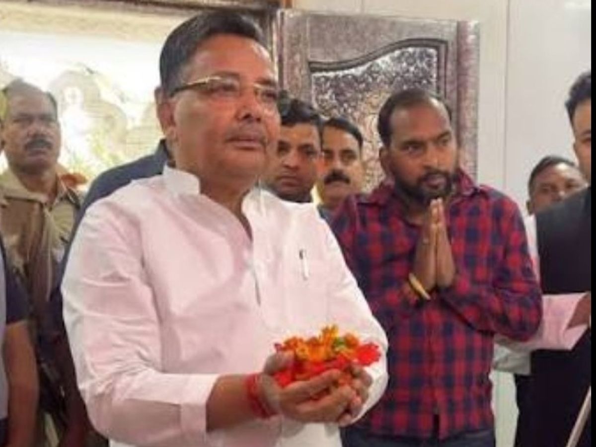 लखनऊ कालीबाड़ी मंदिर में मंत्री ने की पूजा, 9 साल पूरे होने पर