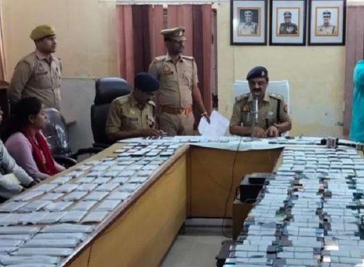 लखनऊ GRP ने 287 चोरी के मोबाइल बरामद, लोगों को लौटाए